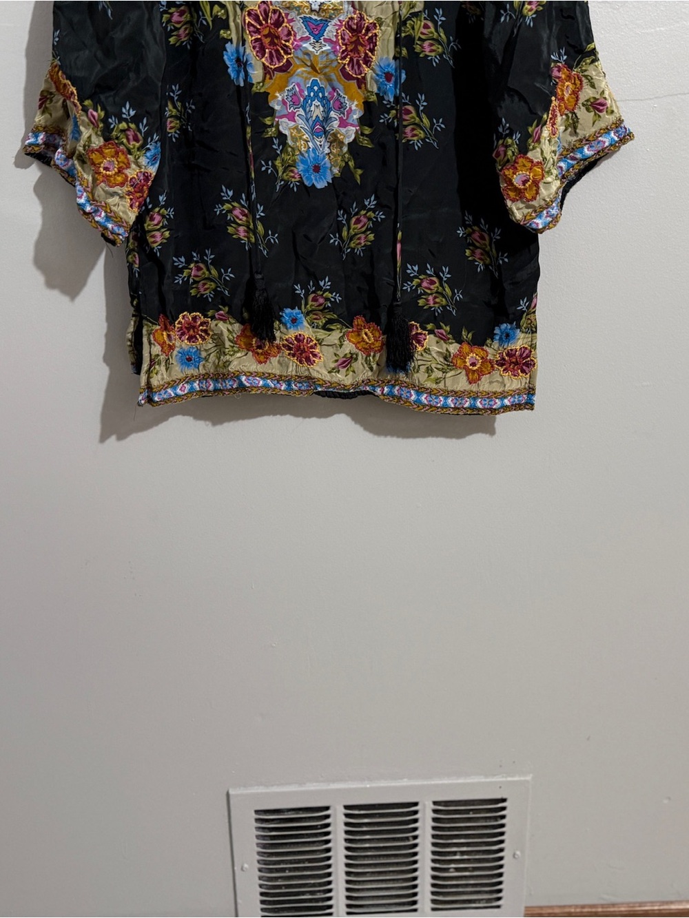 Tolani Top Womens Medium Floral Boho Black Tassel V Neck Blouse Embroidered - Picture 4 of 10